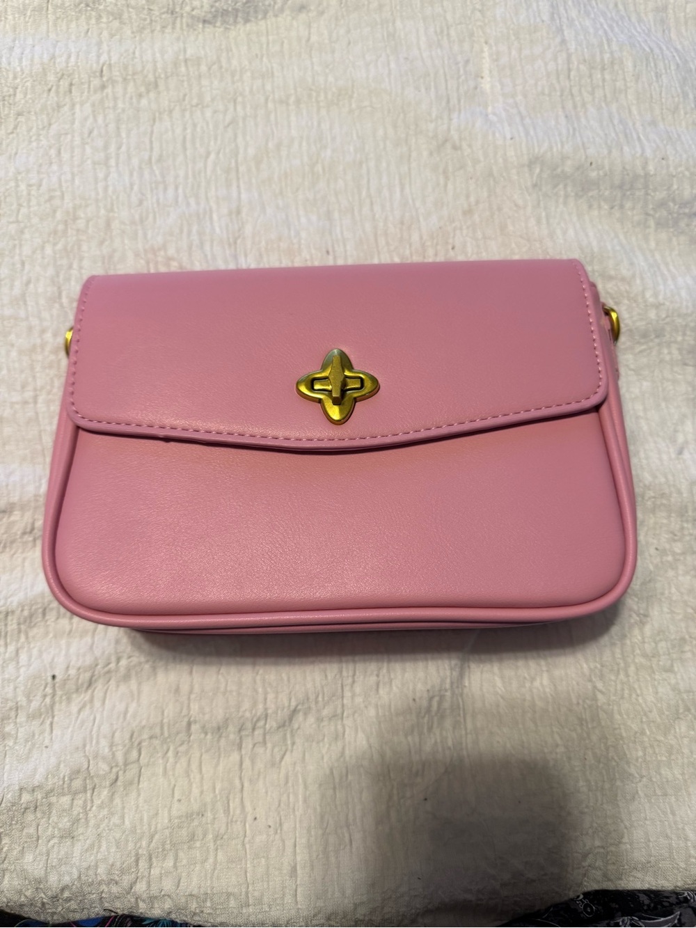Source Unknown Pink Leather Shoulder Bag with Gold Turn-Lock